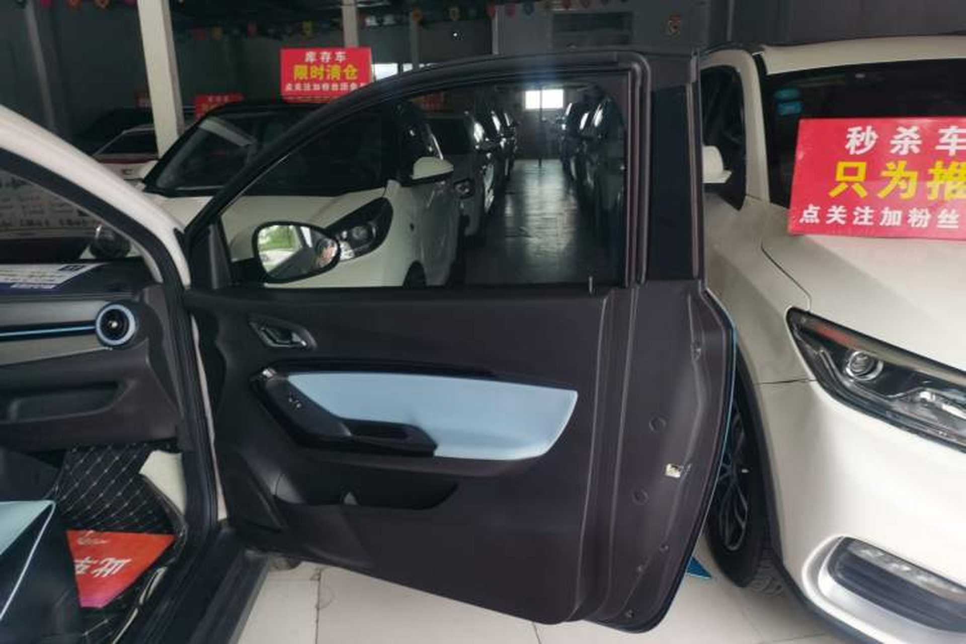 Used Chery QQ Little Ant 2022 Revised Version Sweet Pink Edition Half-Sugar Version Lithium Iron Phosphate 30.7 kWh 30 kW 301 km Interior 5