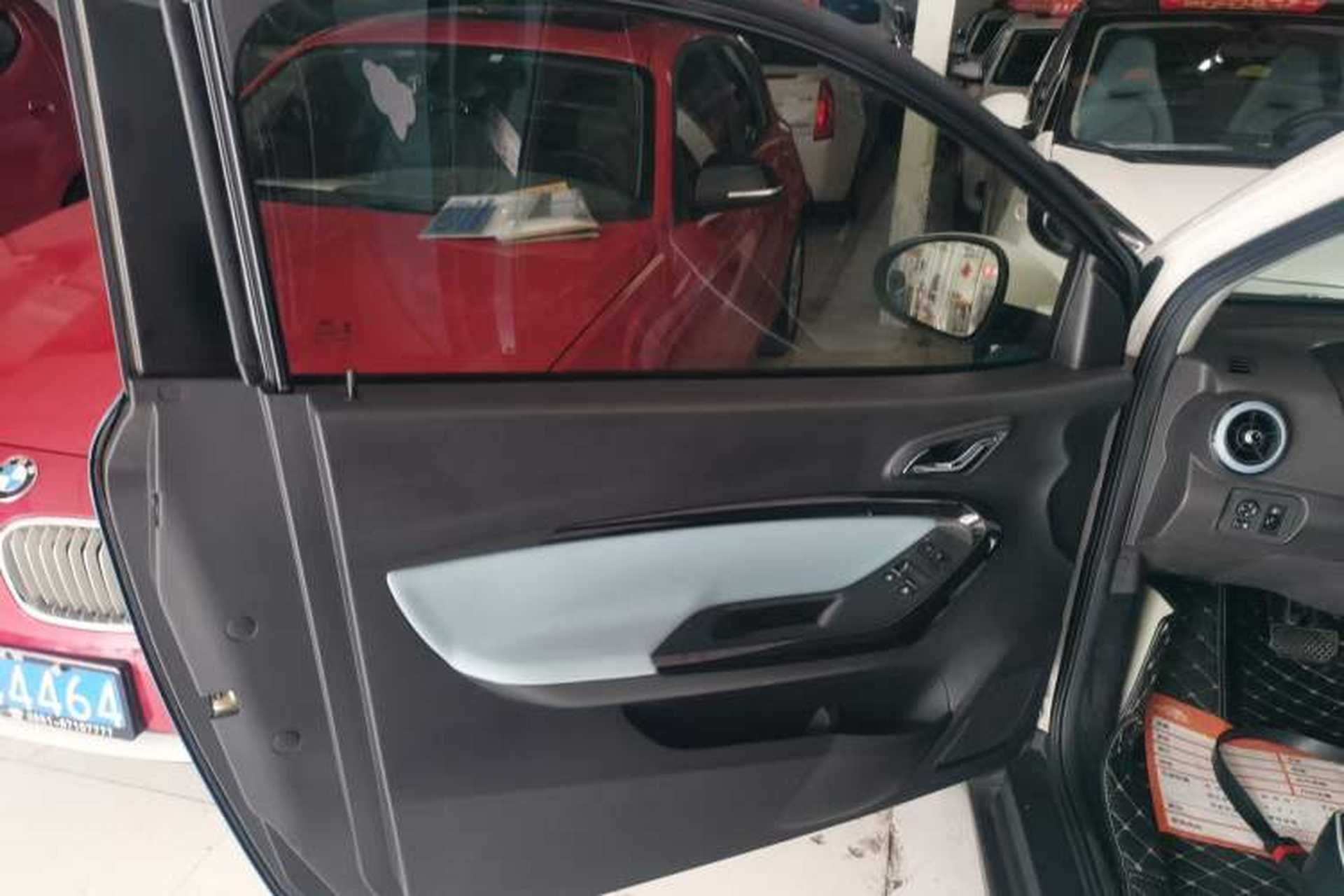 Used Chery QQ Little Ant 2022 Revised Version Sweet Pink Edition Half-Sugar Version Lithium Iron Phosphate 30.7 kWh 30 kW 301 km Interior 7