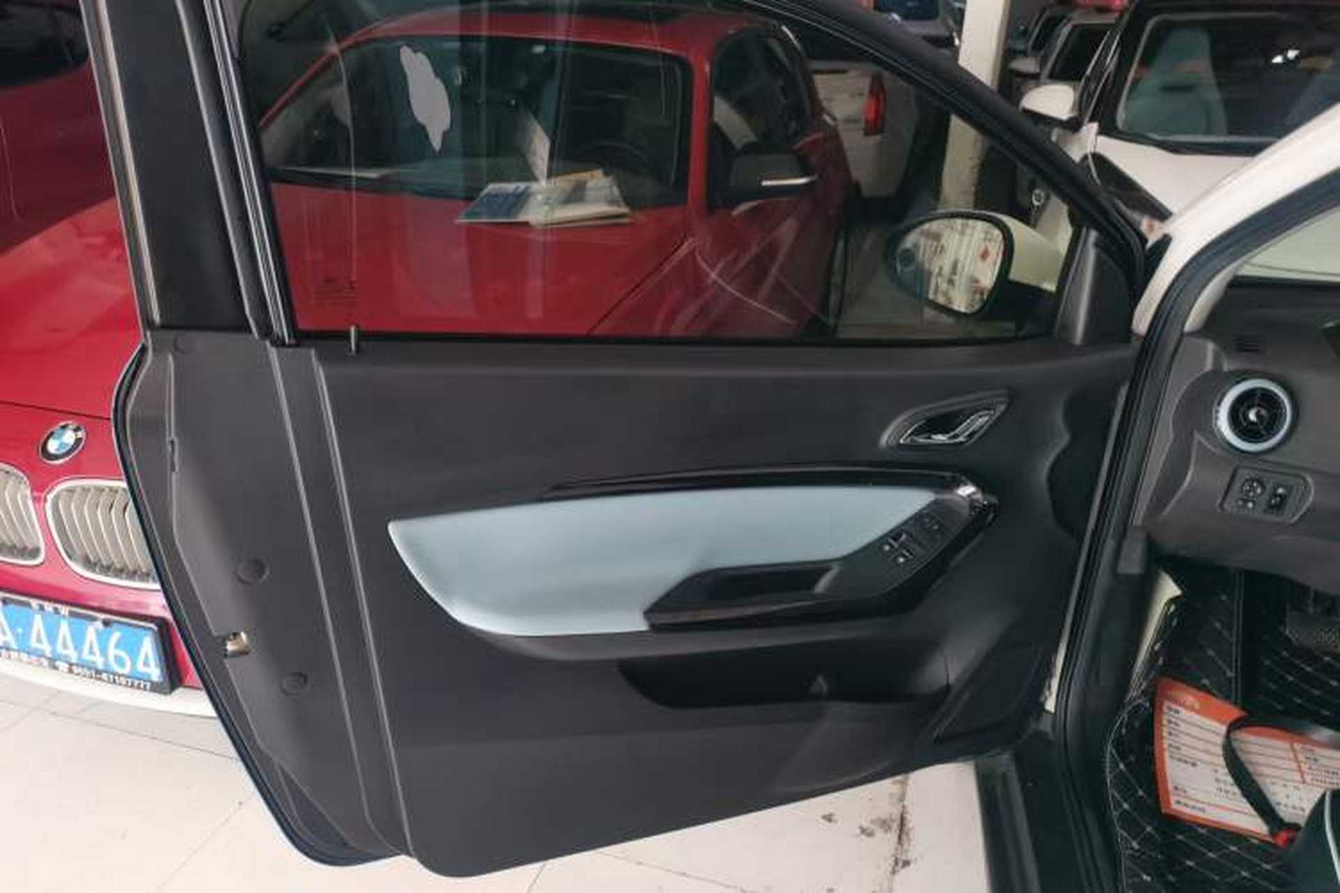 Used Chery QQ Little Ant 2022 Revised Version Sweet Pink Edition Half-Sugar Version Lithium Iron Phosphate 30.7 kWh 30 kW 301 km Interior 8