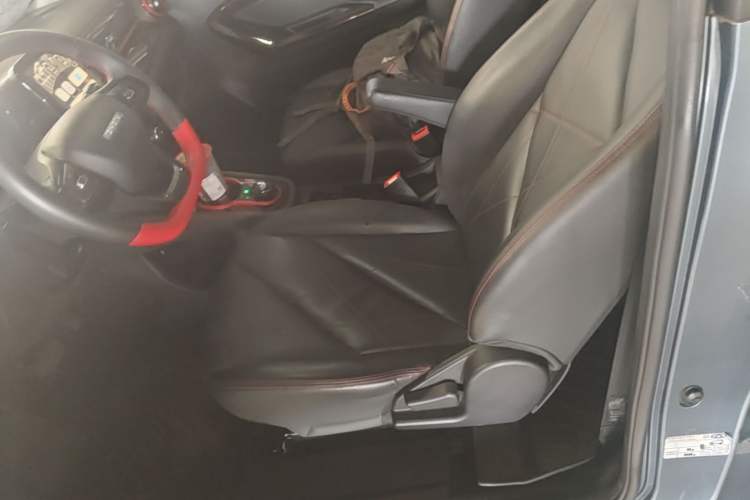 Used Chery QQ Little Ant 2022 Revised Version Sweet Pink Edition Half-Sugar Version Lithium Iron Phosphate 30.7 kWh 30 kW 301 km Left Front Seat