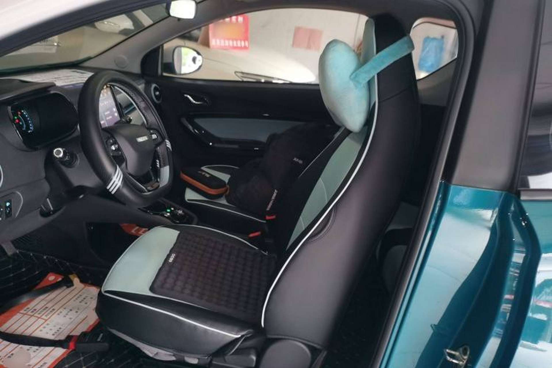 Used Chery QQ Little Ant 2022 Revised Version Sweet Pink Edition Half-Sugar Version Lithium Iron Phosphate 30.7 kWh 30 kW 301 km Left Front Seat