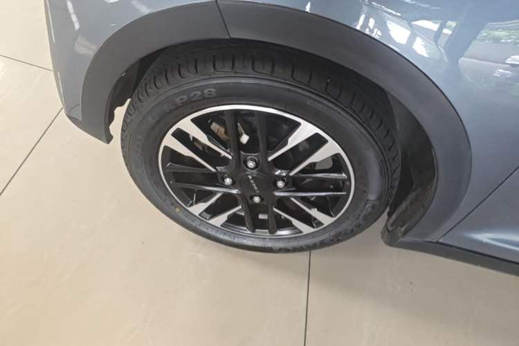 Used Chery QQ Little Ant 2022 Revised Version Sweet Pink Edition Half-Sugar Version Lithium Iron Phosphate 30.7 kWh 30 kW 301 km Left Front Wheel Hub