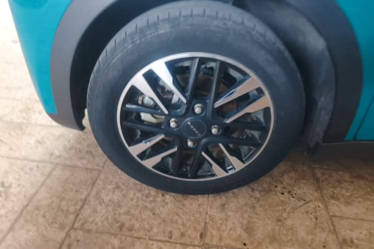 Used Chery QQ Little Ant 2022 Revised Version Sweet Pink Edition Half-Sugar Version Lithium Iron Phosphate 30.7 kWh 30 kW 301 km Left Front Wheel Hub