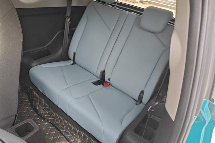 Used Chery QQ Little Ant 2022 Sweet Pink Edition Half-Sugar Version 3-Cell Lithium 30kW 301km Left Rear Seat
