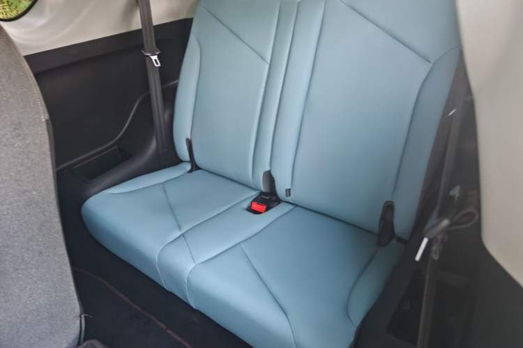 Used Chery QQ Little Ant 2022 Revised Version Sweet Pink Edition Half-Sugar Version Lithium Iron Phosphate 30.7 kWh 30 kW 301 km Left Rear Seat