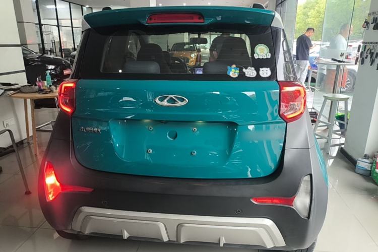 Used Chery QQ Little Ant 2022 Revised Version Sweet Pink Edition Half-Sugar Version Lithium Iron Phosphate 30.7 kWh 30 kW 301 km Rear