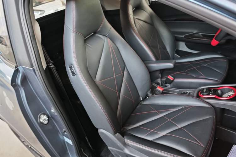 Used Chery QQ Little Ant 2022 Revised Version Sweet Pink Edition Half-Sugar Version Lithium Iron Phosphate 30.7 kWh 30 kW 301 km Right Front Seat