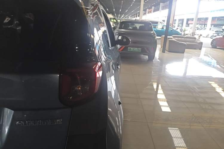 Used Chery QQ Little Ant 2022 Revised Version Sweet Pink Edition Half-Sugar Version Lithium Iron Phosphate 30.7 kWh 30 kW 301 km Right Rear Taillight