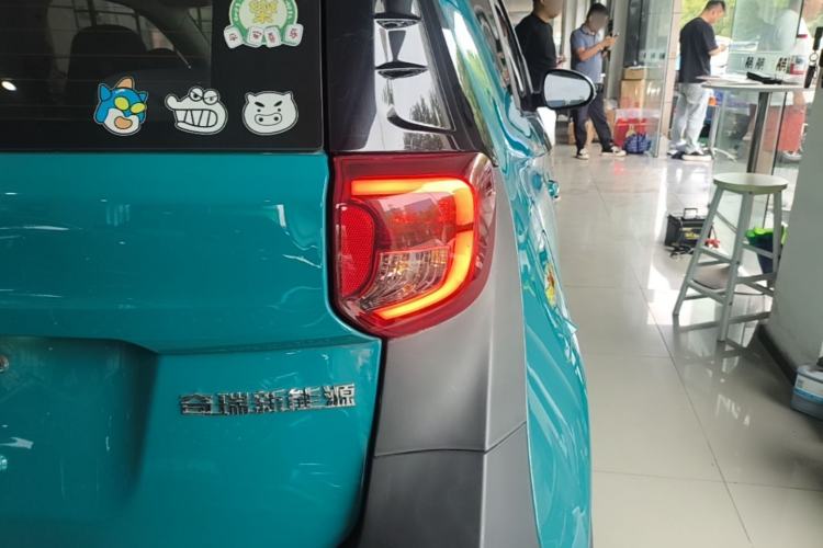 Used Chery QQ Little Ant 2022 Revised Version Sweet Pink Edition Half-Sugar Version Lithium Iron Phosphate 30.7 kWh 30 kW 301 km Right Rear Taillight