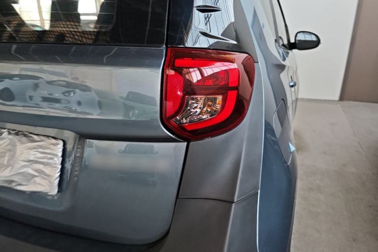 Used Chery QQ Little Ant 2022 Revised Version Sweet Pink Edition Half-Sugar Version Lithium Iron Phosphate 30.7 kWh 30 kW 301 km Right Rear Taillight