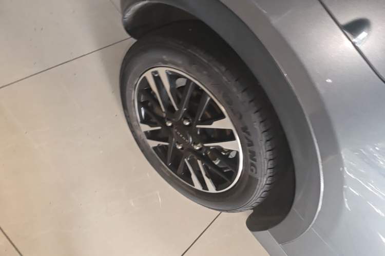 Used Chery QQ Little Ant 2022 Revised Version Sweet Pink Edition Half-Sugar Version Lithium Iron Phosphate 30.7 kWh 30 kW 301 km Right Rear Wheel Hub