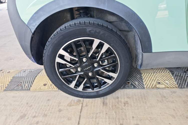 Used Chery QQ Little Ant 2022 Sweet Pink Edition Half-Sugar Version 3-Cell Lithium 30kW 301km Right Rear Wheel Hub