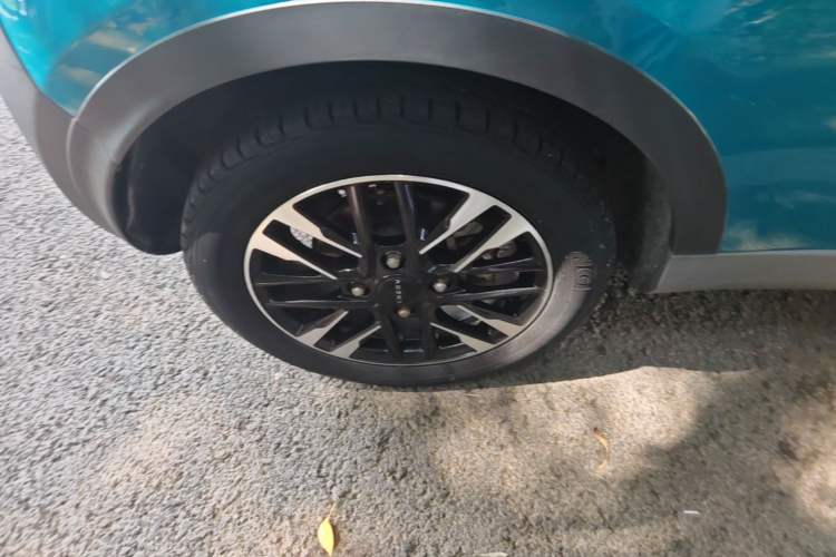 Used Chery QQ Little Ant 2022 Revised Version Sweet Pink Edition Half-Sugar Version Lithium Iron Phosphate 30.7 kWh 30 kW 301 km Right Rear Wheel Hub