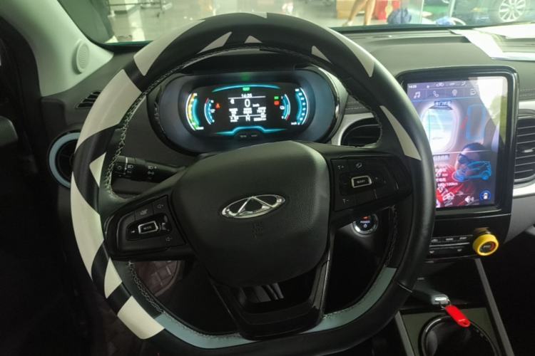 Used Chery QQ Little Ant 2022 Revised Version Sweet Pink Edition Half-Sugar Version Lithium Iron Phosphate 30.7 kWh 30 kW 301 km Steering Wheel