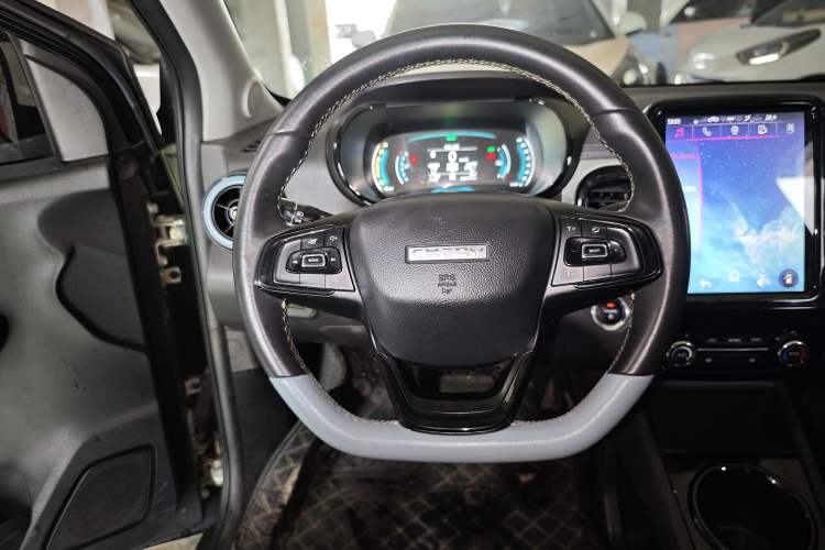 Used Chery QQ Little Ant 2022 Sweet Pink Edition Half-Sugar Version Lithium Iron Phosphate 30 kW 301 km Steering Wheel