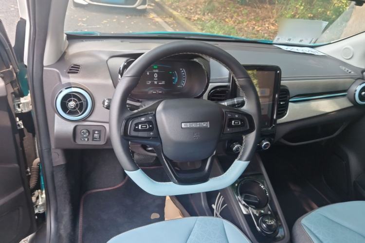 Used Chery QQ Little Ant 2022 Revised Version Sweet Pink Edition Half-Sugar Version Lithium Iron Phosphate 30.7 kWh 30 kW 301 km Steering Wheel