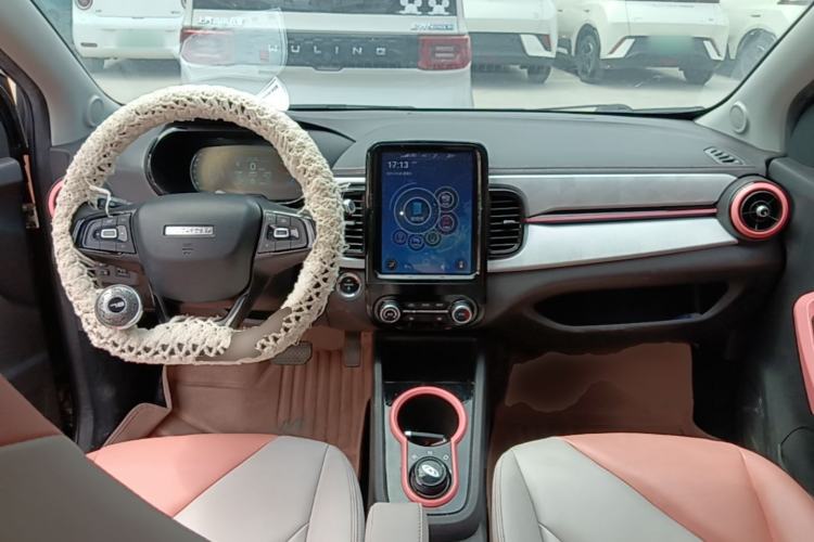 Used Chery QQ Little Ant 2022 Restyled Version Sweet Pink Edition Half-Sugar Version 30.6 kWh 30 kW 301 km Center Console