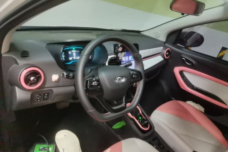 Used Chery QQ Little Ant 2022 Revised Version Sweet Pink Edition Half-Sugar Version Lithium Iron Phosphate 30.7 kWh 30 kW 301 km Center Console