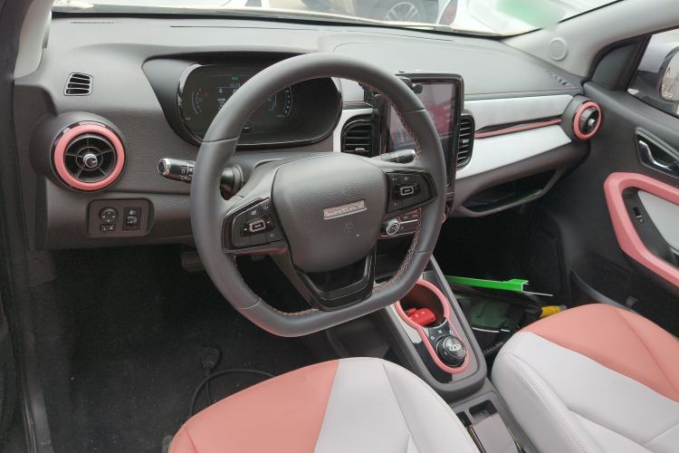 Used Chery QQ Little Ant 2022 Revised Version Sweet Pink Edition Half-Sugar Version Lithium Iron Phosphate 30.7 kWh 30 kW 301 km Center Console