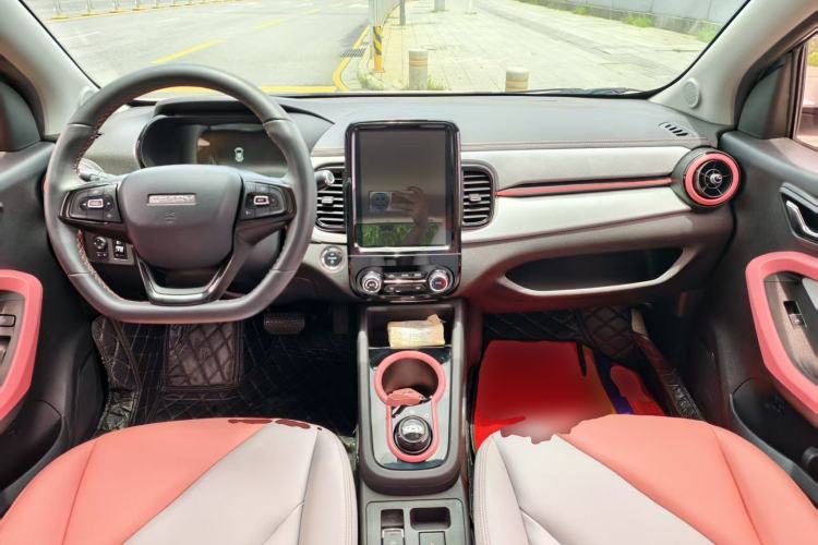 Used Chery QQ Little Ant 2022 Restyled Version Sweet Pink Edition Half-Sugar Version 30.6 kWh 30 kW 301 km Center Console