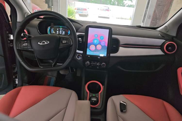 Used Chery QQ Little Ant 2022 Sweet Pink Edition Half-Sugar Version Lithium Iron Phosphate 30 kW 301 km Center Console