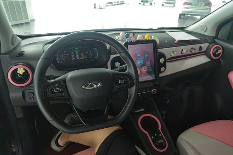 Used Chery QQ Little Ant 2022 Sweet Pink Edition Half-Sugar Version Lithium Iron Phosphate 29.2 kWh 30 kW 301 km Center Console