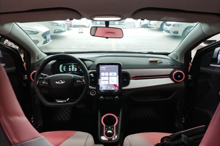 Used Chery QQ Little Ant 2022 Restyled Version Sweet Pink Edition Half-Sugar Version 28.8 kWh 30 kW 301 km Center Console