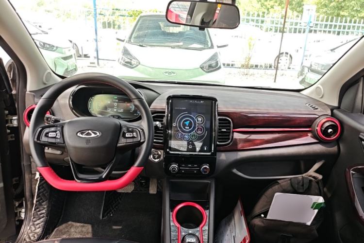 Used Chery QQ Little Ant 2022 Updated Version Sweet Pink Edition Full Sugar Version Lithium Iron Phosphate 30.7 kWh 30 kW 301 km Center Console