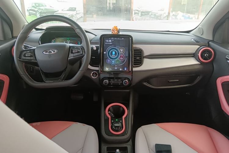 Used Chery QQ Little Ant 2022 Restyled Version Sweet Pink Edition Low-Sugar Version Lithium Iron Phosphate Battery 30.7 kWh 30 kW 301 km Center Console