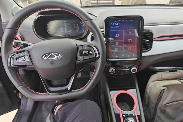 Used Chery QQ Little Ant 2022 Sweet Pink Edition Low-Sugar Version 30kW 301km Range Center Console