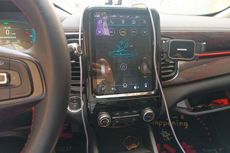 Used Chery QQ Little Ant 2022 Revised Version Sweet Pink Edition Half-Sugar Version Lithium Iron Phosphate 30.7 kWh 30 kW 301 km Audio And AC Panel