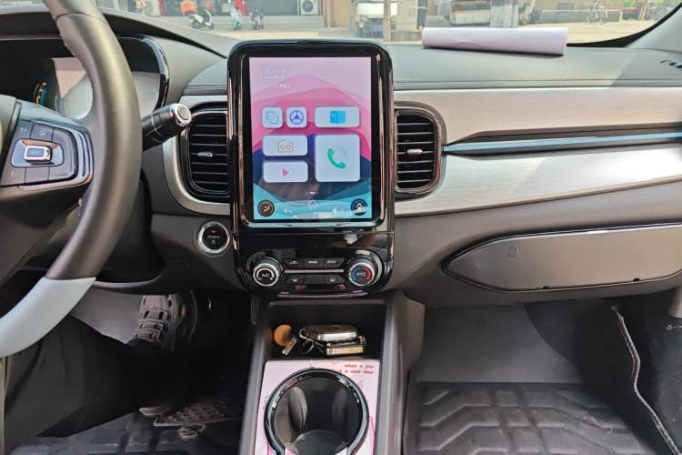 Used Chery QQ Little Ant 2022 Sweet Pink Edition Half-Sugar Version Lithium Iron Phosphate 29.2 kWh 30 kW 301 km Audio And AC Panel