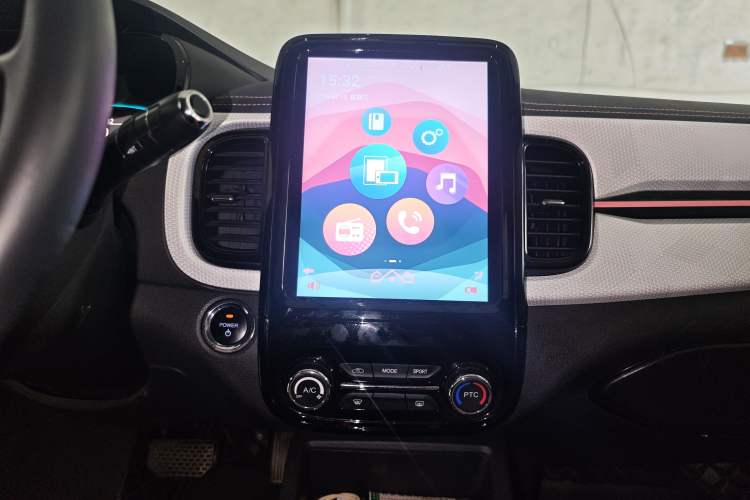 Used Chery QQ Little Ant 2022 Revised Version Sweet Pink Edition Half-Sugar Version Lithium Iron Phosphate 30.7 kWh 30 kW 301 km Audio And AC Panel