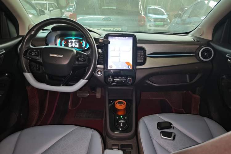 Used Chery QQ Little Ant 2022 Sweet Pink Edition Half-Sugar Version 3-Cell Lithium 30kW 301km Center Console