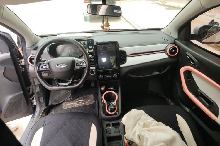 Used Chery QQ Little Ant 2022 Revised Version Sweet Pink Edition Half-Sugar Version Lithium Iron Phosphate 30.7 kWh 30 kW 301 km Center Console