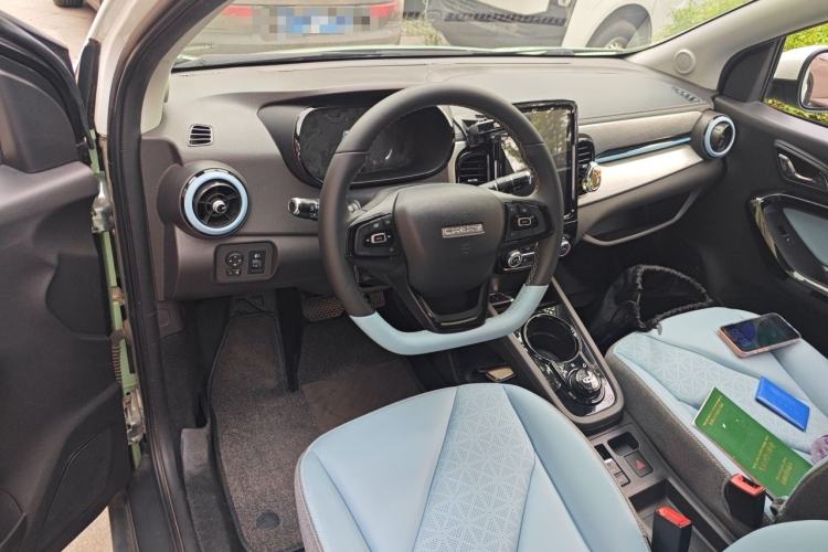 Used Chery QQ Little Ant 2022 Revised Version Sweet Pink Edition Half-Sugar Version Lithium Iron Phosphate 30.7 kWh 30 kW 301 km Center Console