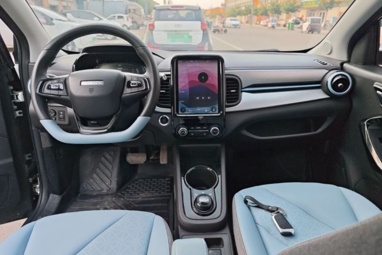 Used Chery QQ Little Ant 2022 Restyled Version Sweet Pink Edition Half-Sugar Version 30.6 kWh 30 kW 301 km Center Console