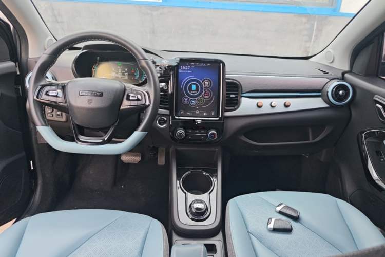 Used Chery QQ Little Ant 2022 Sweet Pink Edition Half-Sugar Version 3-Cell Lithium 30kW 408km Center Console