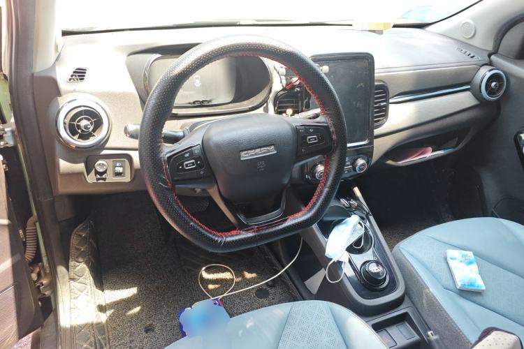 Used Chery QQ Little Ant 2022 Sweet Pink Edition Low-Sugar Version 30kW 301km Range Center Console
