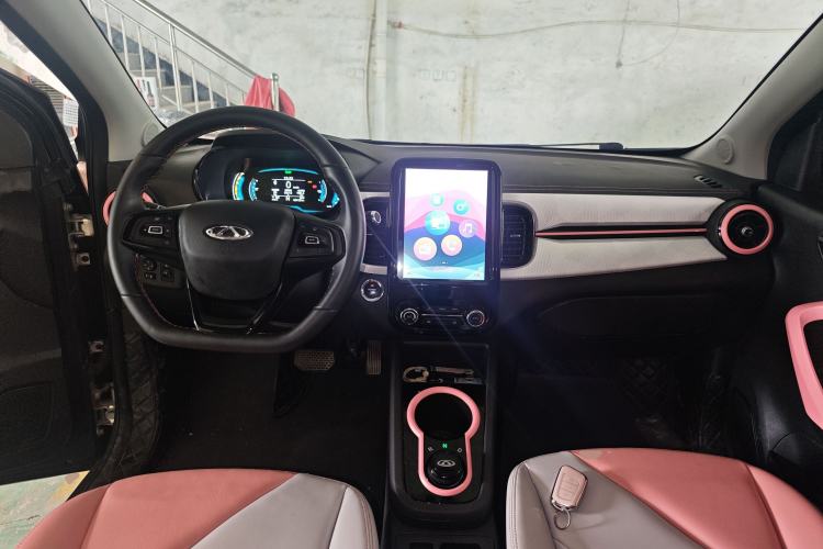Used Chery QQ Little Ant 2022 Revised Version Sweet Pink Edition Half-Sugar Version Lithium Iron Phosphate 30.7 kWh 30 kW 301 km Center Console
