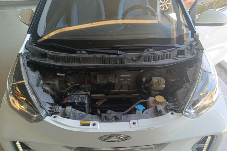 Used Chery QQ Little Ant 2022 Sweet Pink Edition Half-Sugar Version Lithium Iron Phosphate 30 kW 301 km Engine Bay