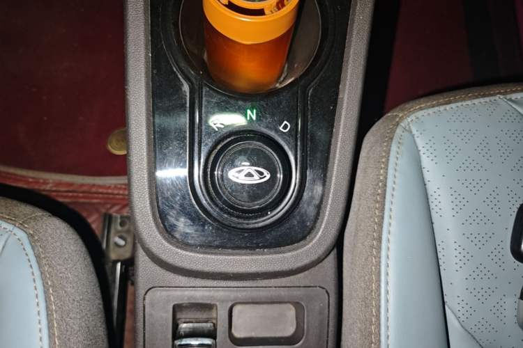 Used Chery QQ Little Ant 2022 Sweet Pink Edition Half-Sugar Version 3-Cell Lithium 30kW 301km Gear Lever