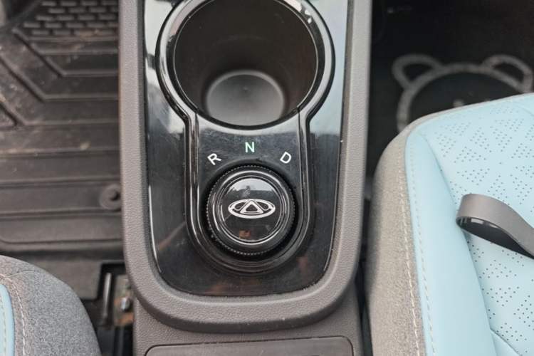 Used Chery QQ Little Ant 2022 Restyled Version Sweet Pink Edition Half-Sugar Version 30.6 kWh 30 kW 301 km Gear Lever