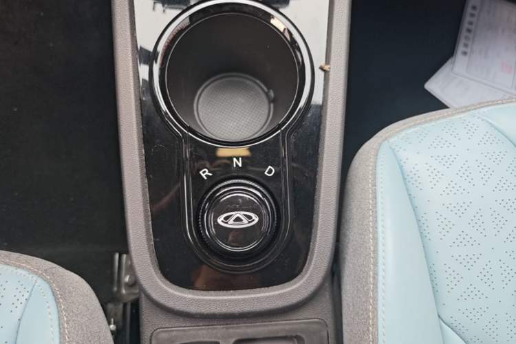 Used Chery QQ Little Ant 2022 Sweet Pink Edition Half-Sugar Version 3-Cell Lithium 30kW 408km Gear Lever