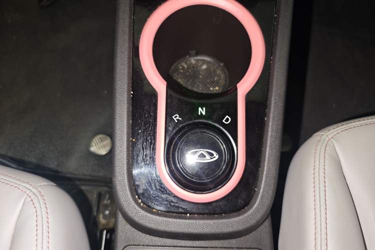 Used Chery QQ Little Ant 2022 Revised Version Sweet Pink Edition Half-Sugar Version Lithium Iron Phosphate 30.7 kWh 30 kW 301 km Gear Lever