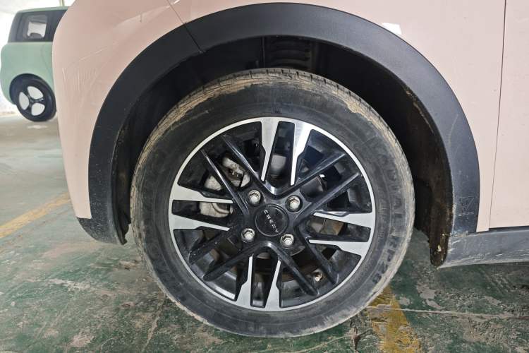 Used Chery QQ Little Ant 2022 Revised Version Sweet Pink Edition Half-Sugar Version Lithium Iron Phosphate 30.7 kWh 30 kW 301 km Left Front Wheel Hub