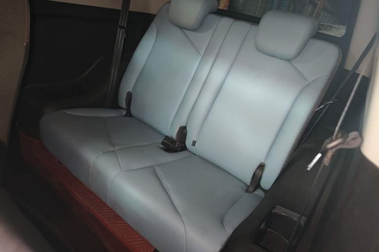 Used Chery QQ Little Ant 2022 Sweet Pink Edition Half-Sugar Version 3-Cell Lithium 30kW 301km Left Rear Seat
