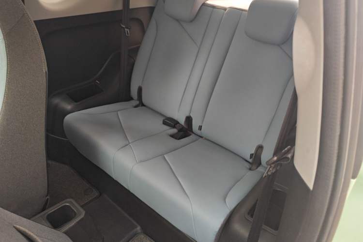 Used Chery QQ Little Ant 2022 Revised Version Sweet Pink Edition Half-Sugar Version Lithium Iron Phosphate 30.7 kWh 30 kW 301 km Left Rear Seat