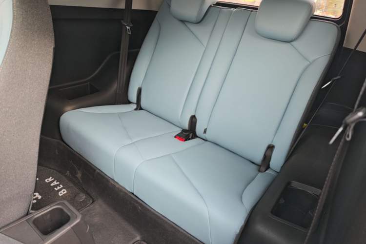 Used Chery QQ Little Ant 2022 Restyled Version Sweet Pink Edition Half-Sugar Version 30.6 kWh 30 kW 301 km Left Rear Seat