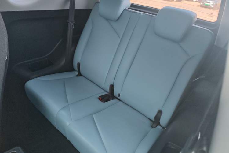 Used Chery QQ Little Ant 2022 Sweet Pink Edition Half-Sugar Version 3-Cell Lithium 30kW 408km Left Rear Seat